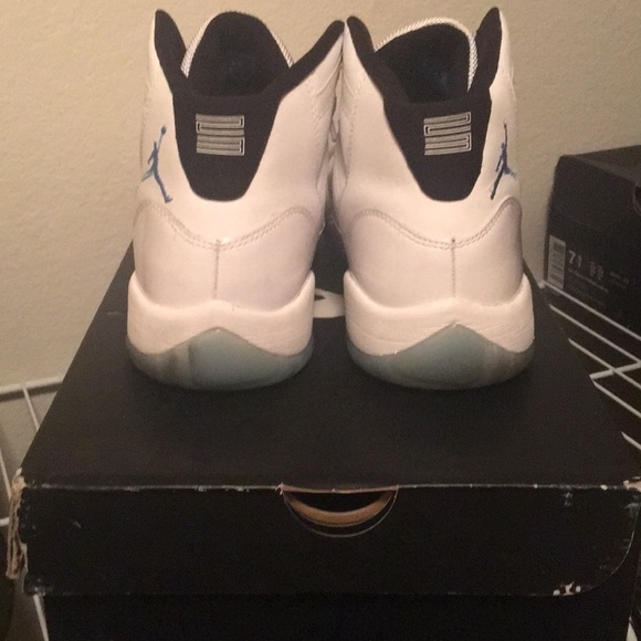 Retro 11 - Picture 3 of 4